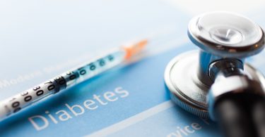 endocrinologia: imagem mostrando o nome diabetes e uma seringa de insulina