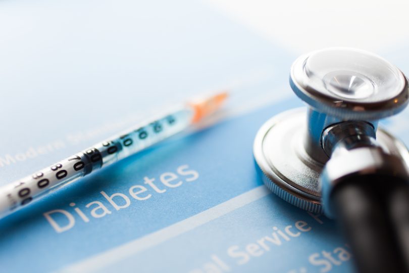 endocrinologia: imagem mostrando o nome diabetes e uma seringa de insulina